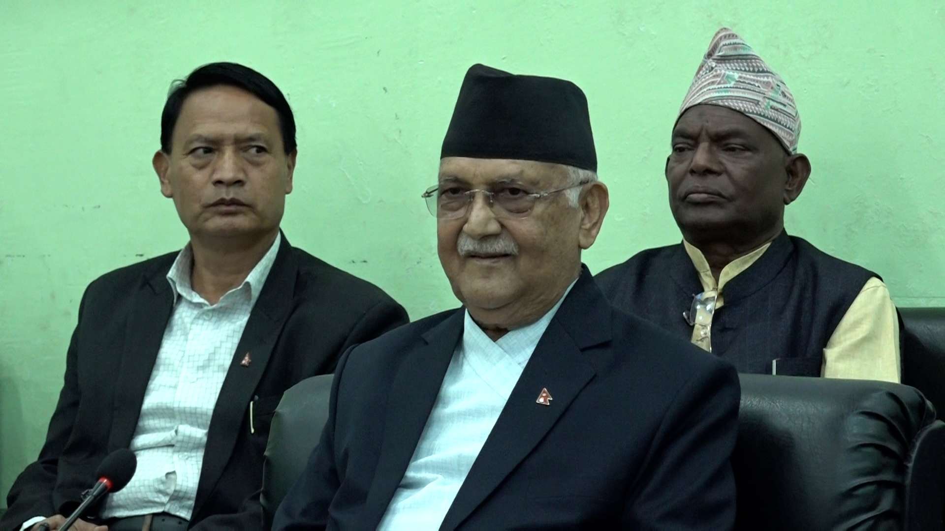 सिद्धान्त छोडेर भाग्ने र विरोधीसँग घाँटी जोडेर दुुनो सोझ्याउने काम पुुष्पलालले कहिल्यै गरेनन् : प्रधानमन्त्री