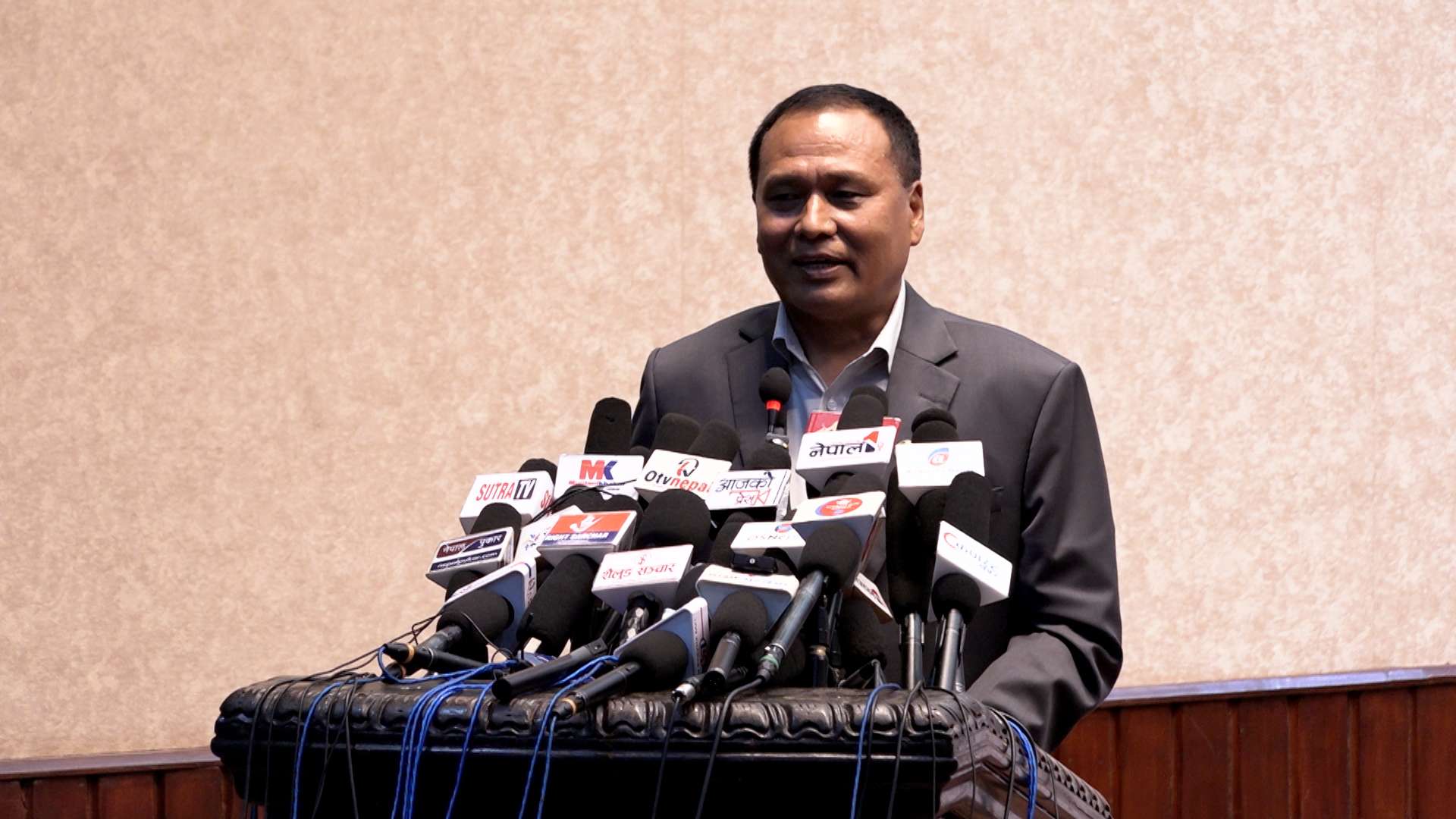 कुलमान घिसिङ भन्छन : अब देशले नयाँ नेतृत्व खोजेको छ कुलमान घिसिङ भन्छन : अब देशले नयाँ नेतृत्व खोजेको छ