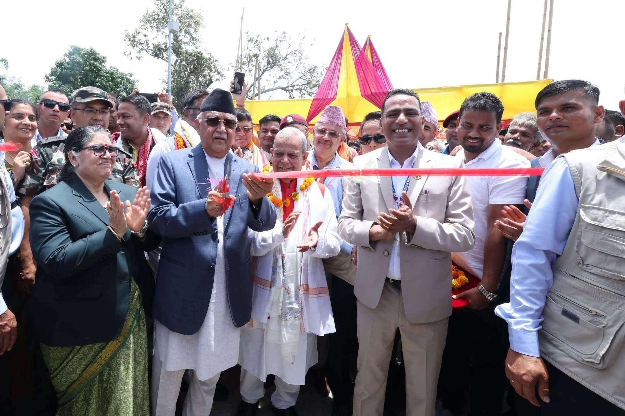 प्रधानमन्त्रीद्वारा मटिहानीको पुल र प्रसूति गृह भवनको उद्घाटन
