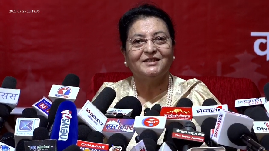 संविधानले मलाई सक्रिय राजनीतिमा आउन रोकेको छैन् ; भण्डारी