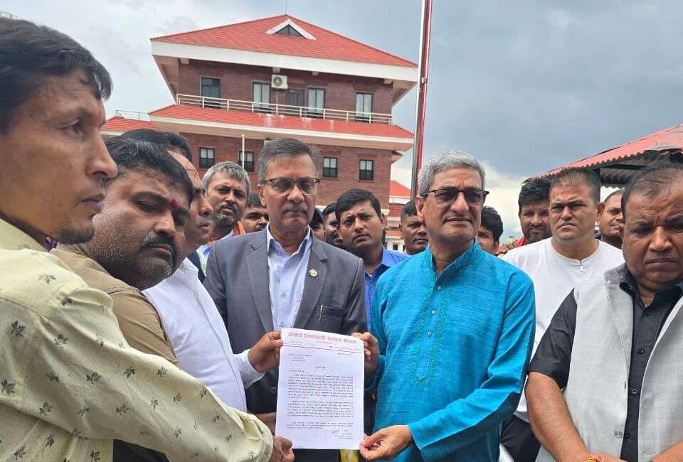 काठमाडौंमा कवाड व्यवसायीमाथि ज्यादती भएको भन्दै गृहमन्त्रीलाई ज्ञापन पत्र