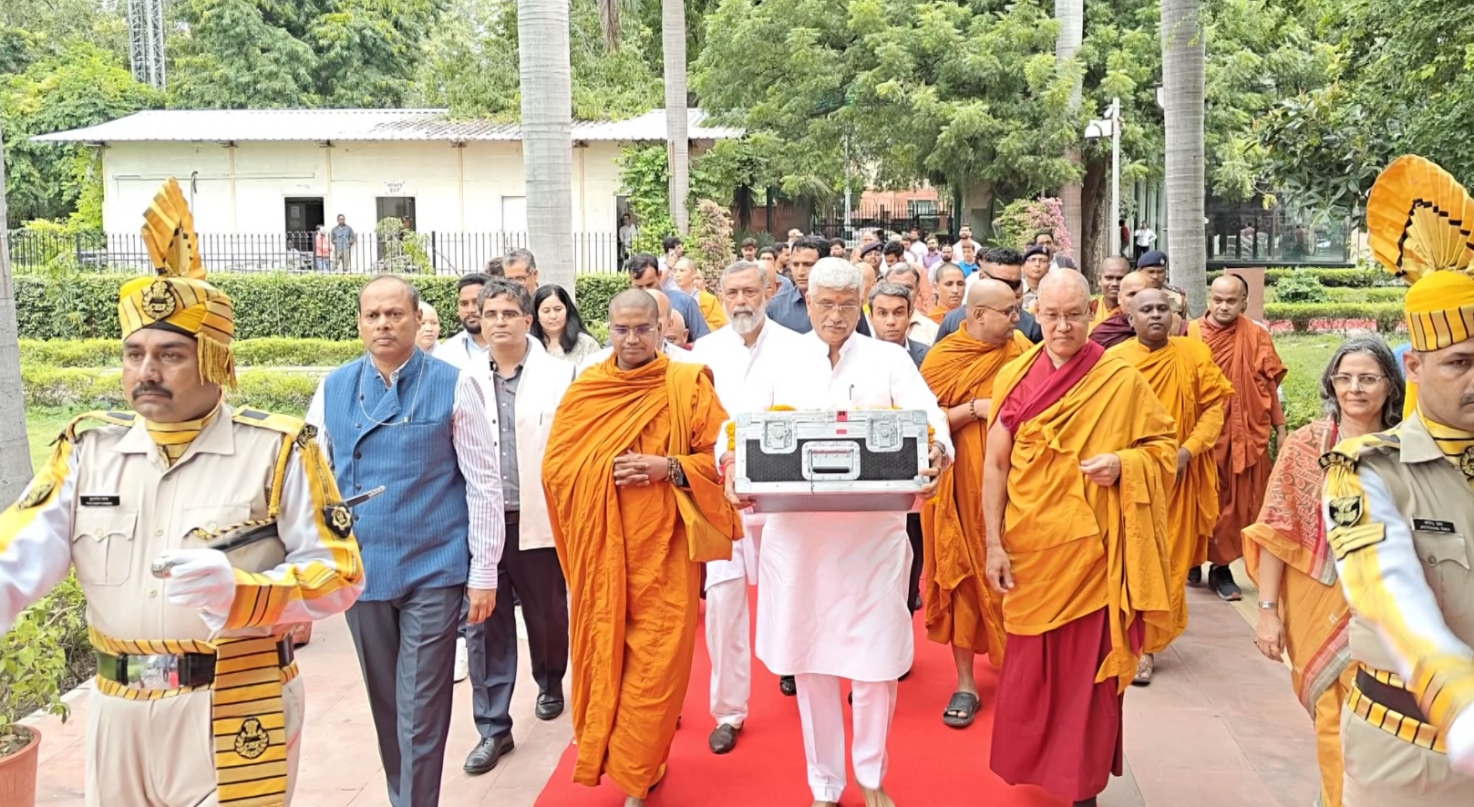 गौतम बुद्धको पवित्र पिपरहवा अवशेषहरू १२७ वर्षपछि इङ्गल्याण्डबाट भारत फिर्ता