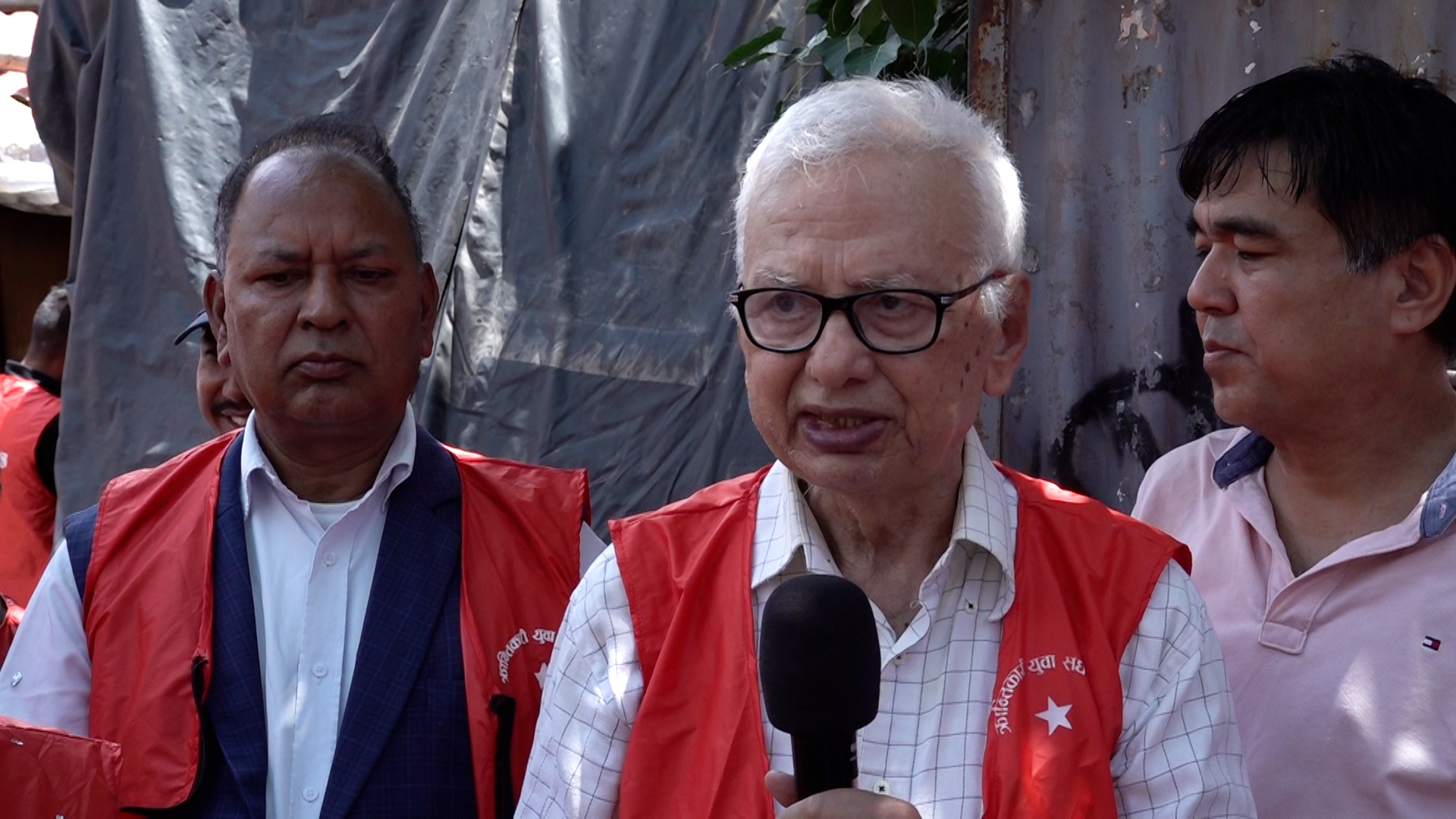 जनयुद्धका बाँकी कार्यभार पूरा प्रविद्ध छौं : सिपी गजुरेल जनयुद्धका बाँकी कार्यभार पूरा प्रविद्ध छौं : सिपी गजुरेल