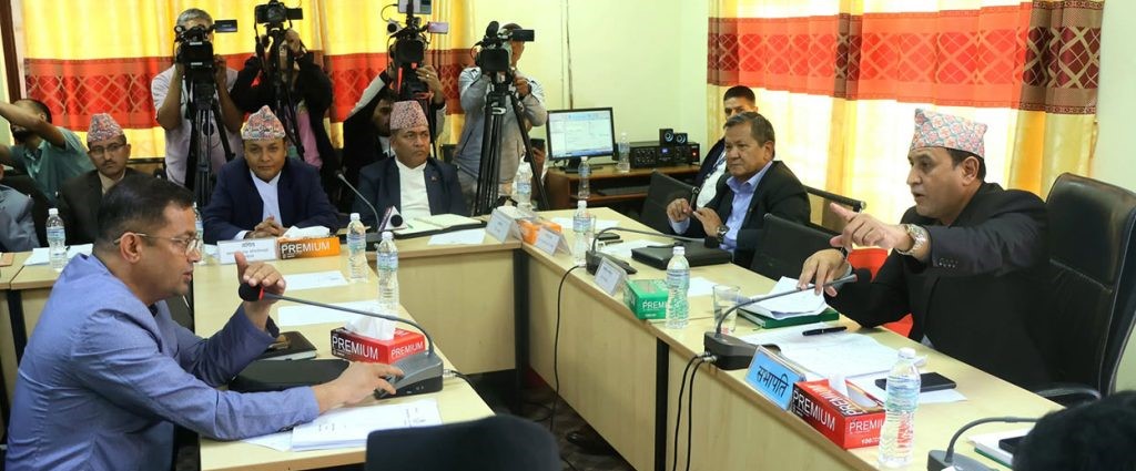 एमालेले माग्यो रामहरि खतिवडाको राजीनामा