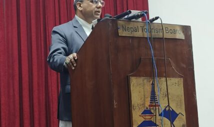 निजी क्षेत्रलाई रातो कार्पेट राखेर स्वागत गर्नुपर्छ ः मन्त्री पाण्डे