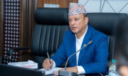 जनताको खेत सुक्दैछन्, गाग्री रित्तिँदैछन अब मन्त्रालय निस्क्रिय बस्दैन : मन्त्री खड्का