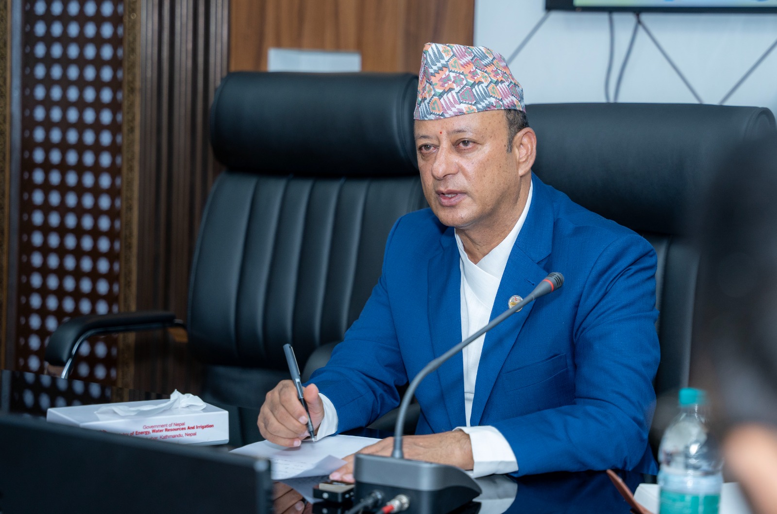 जनताको खेत सुक्दैछन्, गाग्री रित्तिँदैछन अब मन्त्रालय निस्क्रिय बस्दैन : मन्त्री खड्का