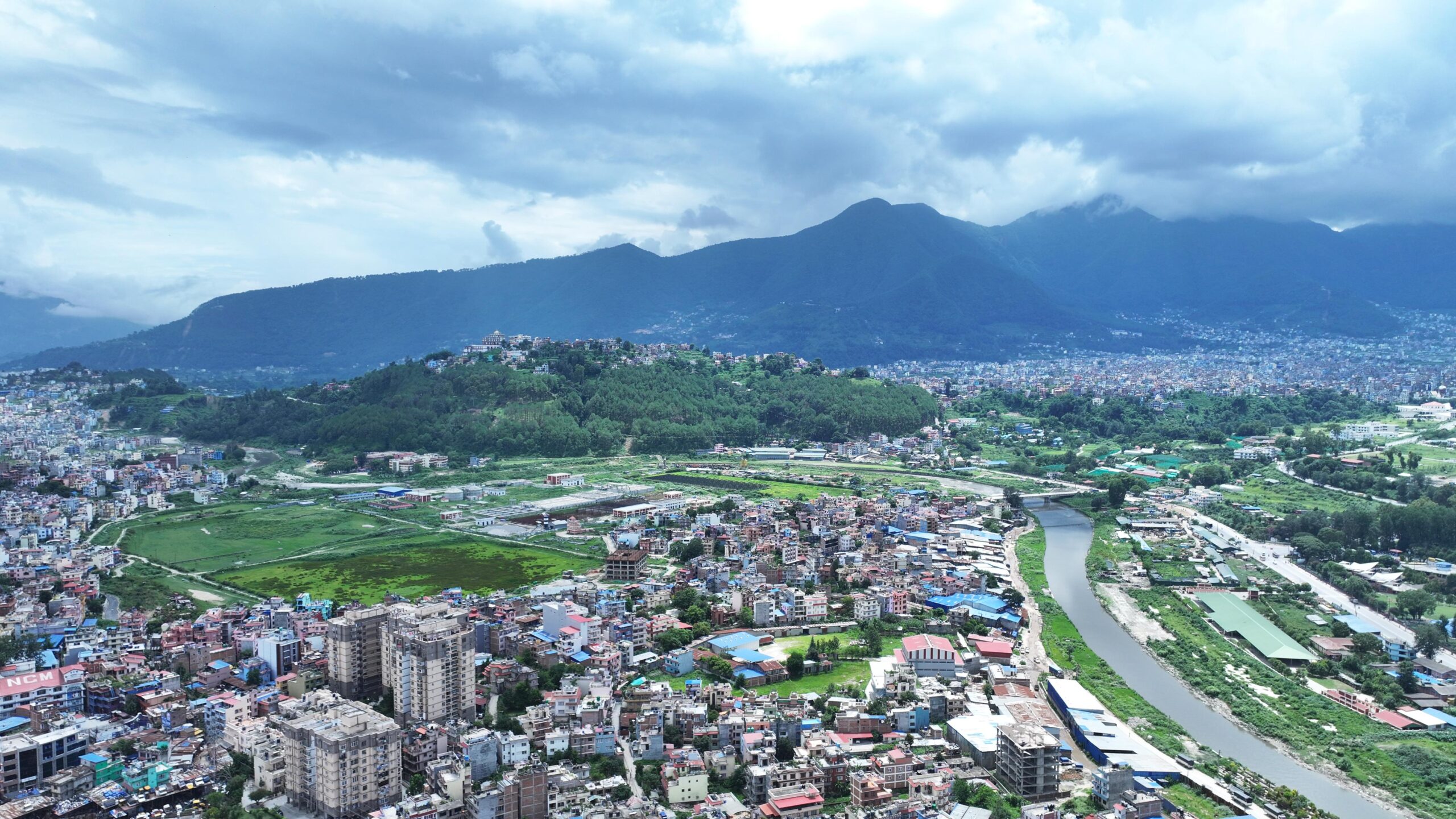 धोबिघाट, सानेपा, नख्खुको आठ लेन बाटोमा बढ्दै हरियाली (तस्बिरहरु)