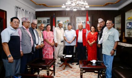 २५ सयभन्दा बढी जेष्ठ व्यक्ति नागरिकताविहीन, समस्या समाधान गर्न माग