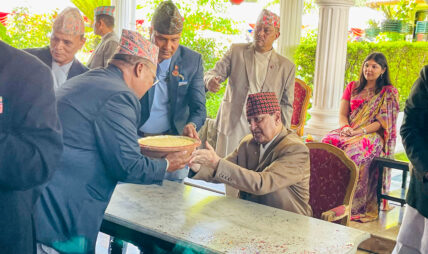 जन्म दिन मनाउन व्यस्त पूर्वराजा ज्ञानेन्द्र शाह(तस्विरहरु)