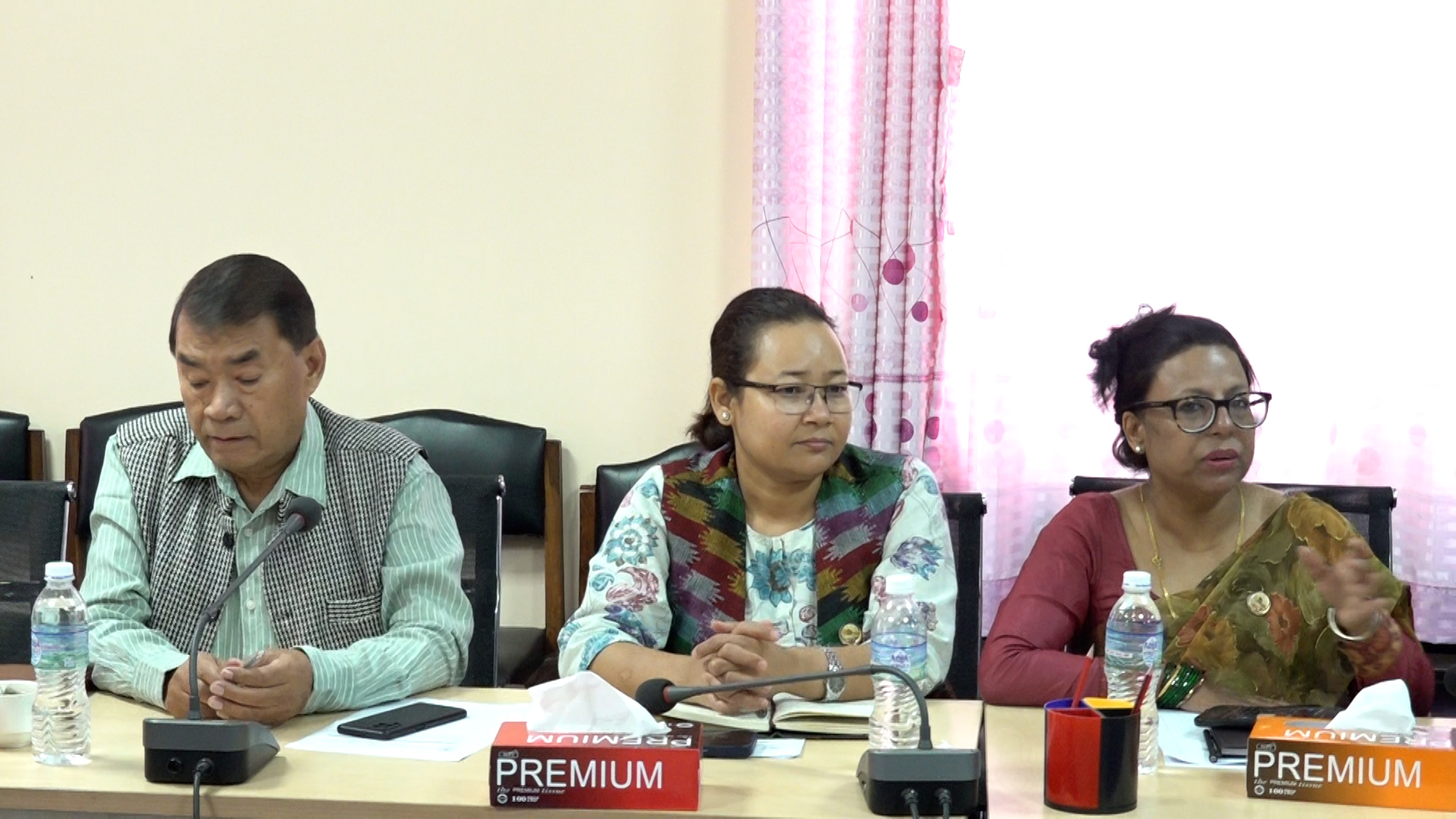 संसद भवन निर्माणको म्याद थपिएको र मन्त्री अनुपस्थित भएकोमा आक्रोश