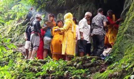 सिन्धुलीको जाँते खोलाको गुफाभित्र महादेव मन्दिर, प्रचारको अभावमा ओझेलमा