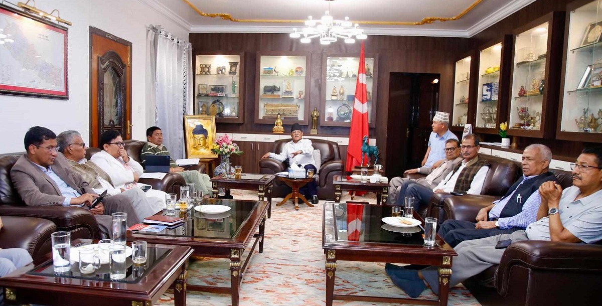 माओवादी केन्द्रको पदाधिकारी बैठक बस्दै