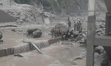 भोटेकोशीको बाढीले चीनसँगको व्यापार सम्पर्क बिच्छेद