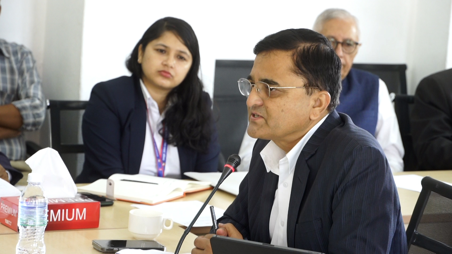 भोट बढाउन विमानस्थल थप्ने योजना मान्य हुँदैन : योगेश भट्टराई भोट बढाउन विमानस्थल थप्ने योजना मान्य हुँदैन : योगेश भट्टराई