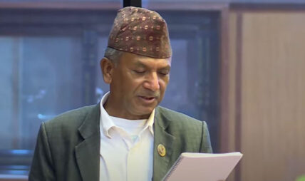 संसद्‌मा कविता मार्फत सरकारमाथि प्रहार : ‘जनतालाई सास्ती, मन्त्रीलाई मस्ती’