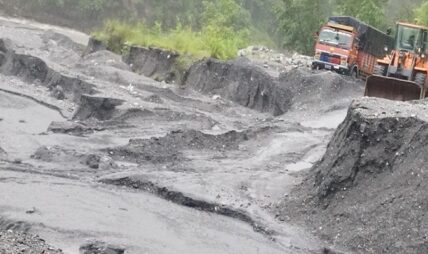 देशका सात स्थानमा सडक अवरुद्ध, पहिरो र बाढीले जनजीवन प्रभावित