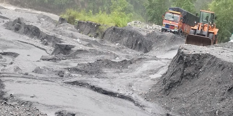 देशका सात स्थानमा सडक अवरुद्ध, पहिरो र बाढीले जनजीवन प्रभावित देशका सात स्थानमा सडक अवरुद्ध, पहिरो र बाढीले जनजीवन प्रभावित