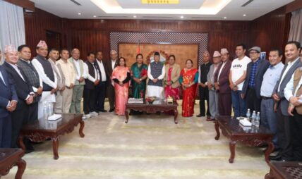 विद्या भण्डारीले अध्यक्ष पदमा रुचि देखाएपछि पार्टीले रोक लगाउनुपर्‍यो : ओली