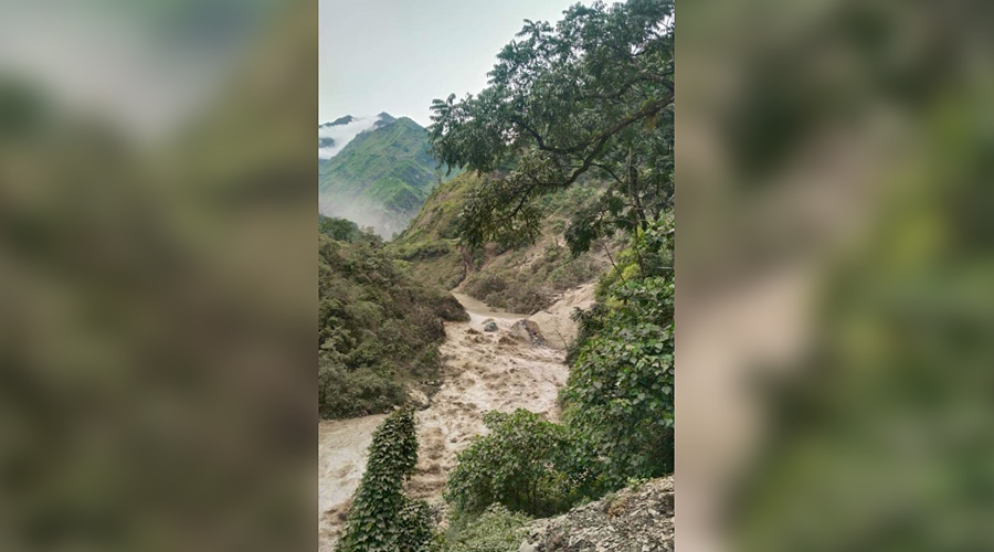 पहिरोले थुनिएको म्याग्दी नदी ‘ओभरफ्लो’ भएर बग्न थाल्यो