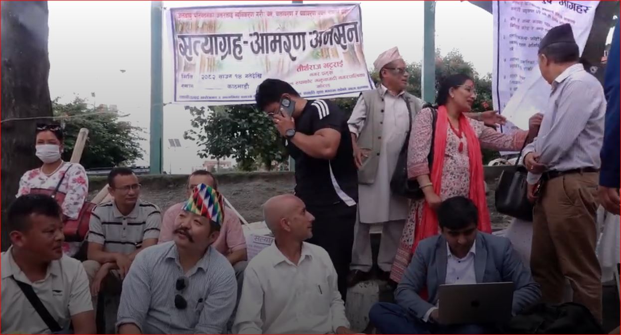 स्थानीय उत्पादन प्रवर्द्धनको मागसहित खोटाङका नगरप्रमुख तीर्थराज भट्टराई आमरण अनसनमा