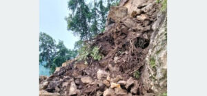 केचना–कञ्चनजङ्घा सडक अवरुद्ध