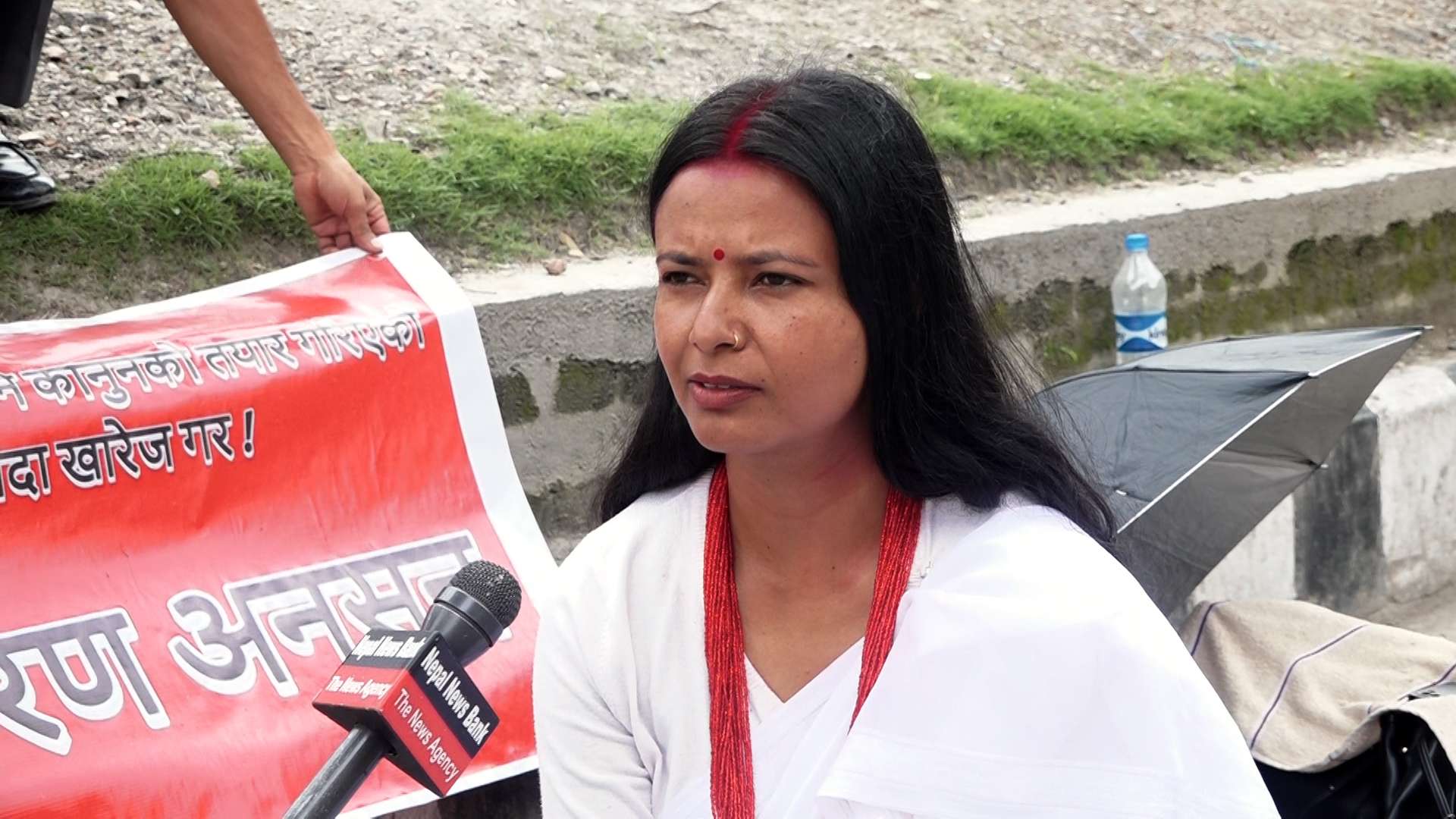 बहुविवाहविरुद्ध अनसनमा बसेकी यादव भन्छिन्- ‘मेरो शव उठाउन माइतीघर आउनु’