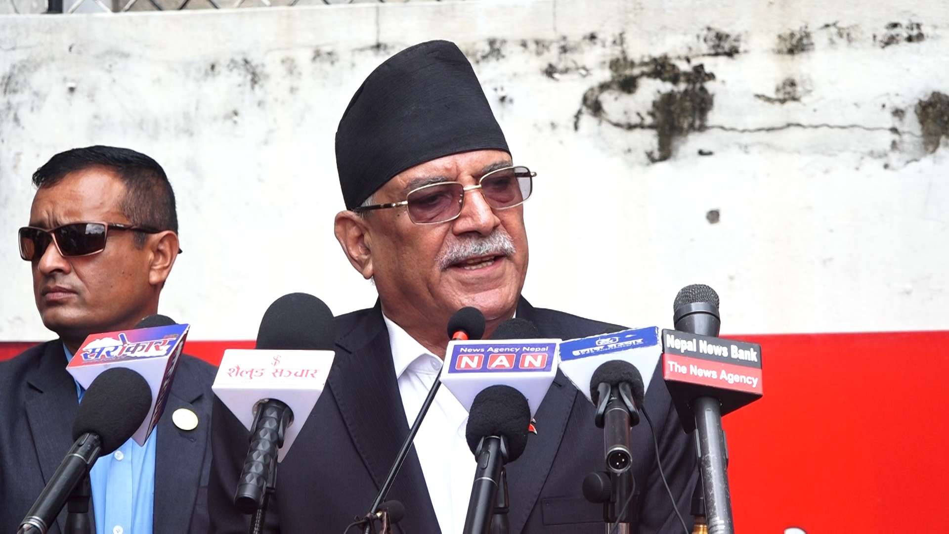 प्रचण्डको आरोप : माओवादीलाई कमजोर पार्न प्रतिक्रियावादीले गरिरहेका छन् षड्यन्त्र प्रचण्डको आरोप : माओवादीलाई कमजोर पार्न प्रतिक्रियावादीले गरिरहेका छन् षड्यन्त्र