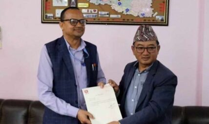 मुख्यमन्त्री लामाको राजीनामा प्रदेश प्रमुख कार्यालयमा पेस