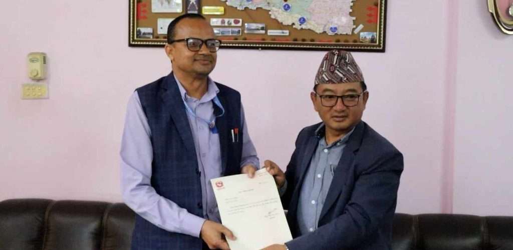 मुख्यमन्त्री लामाको राजीनामा प्रदेश प्रमुख कार्यालयमा पेस