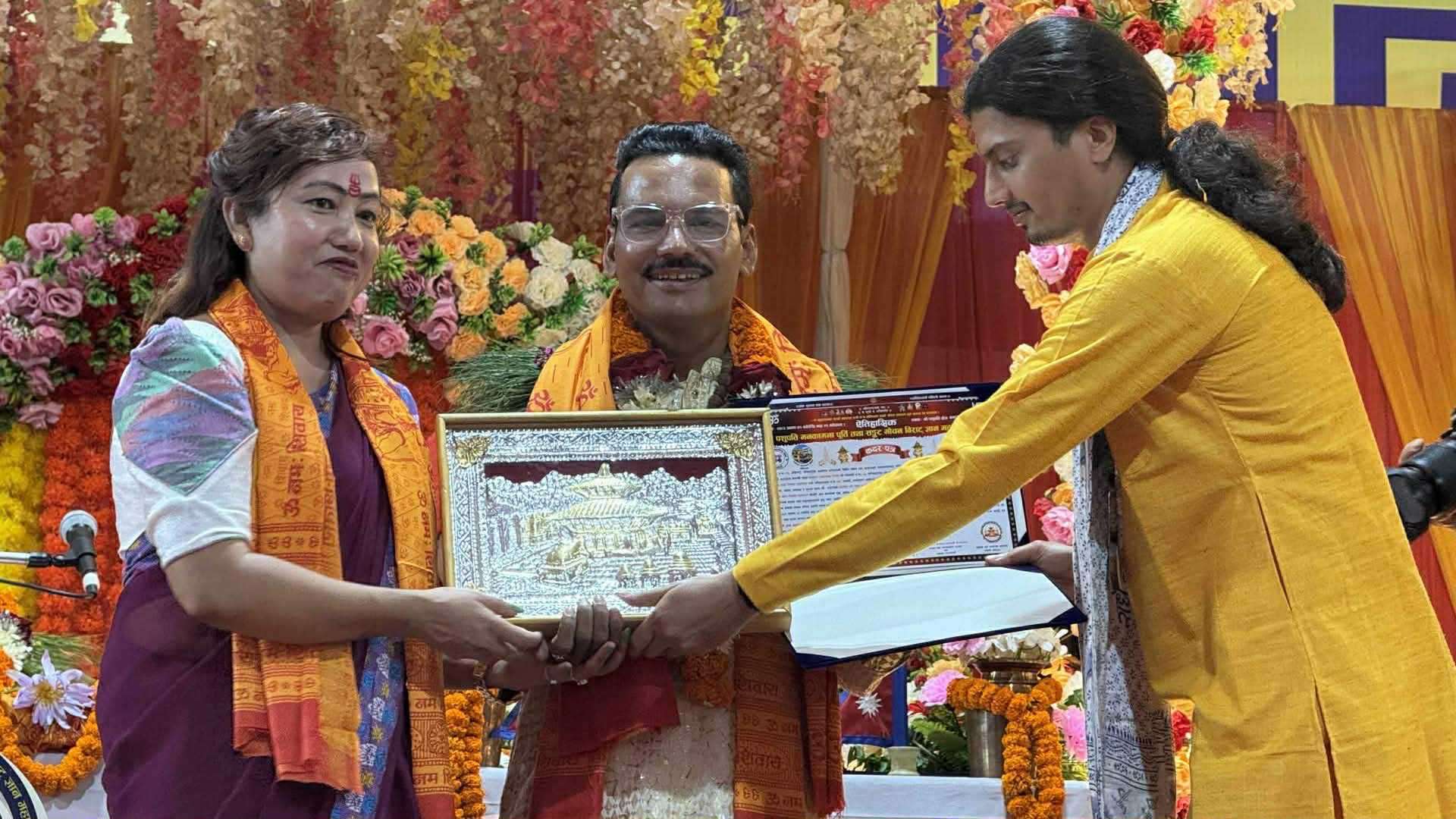 माग्ने बुढा’ले गरे ज्ञान विराट महायज्ञमा पुगेर आर्थिक सहयोग