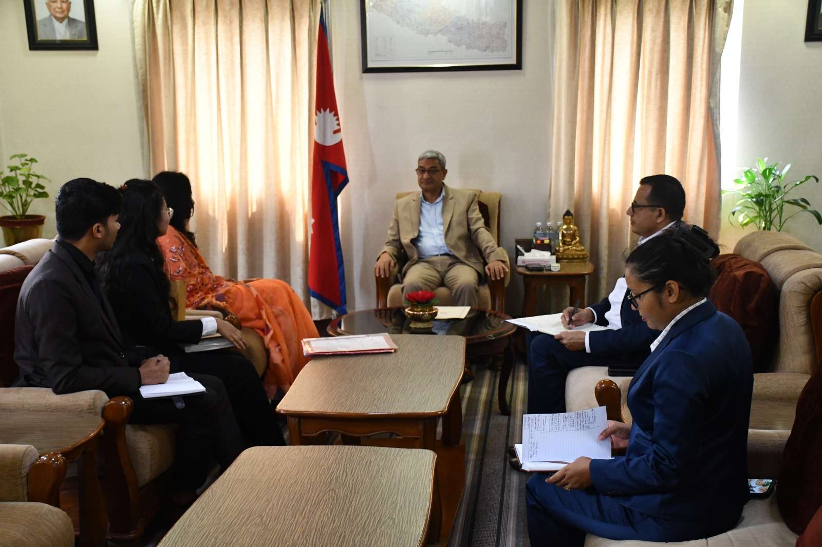 श्रीलंकाका कार्यवाहक राजदूतद्वारा गृहमन्त्री लेखकसँग भेटवार्ता