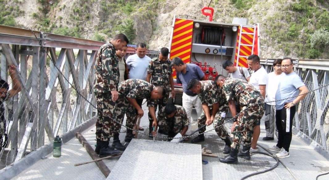 नेपाली सेनाले सुरु गर्यो खुर्कोट बेलीब्रीजको मर्मत कार्य