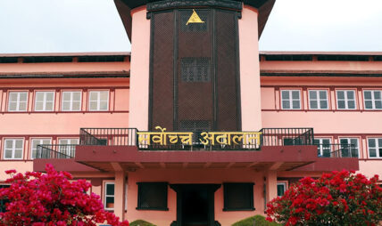 निजी मिडियालाई सरकारी विज्ञापन नदिने सरकारको निर्णयविरुद्ध सर्वोच्चमा रिट दायर