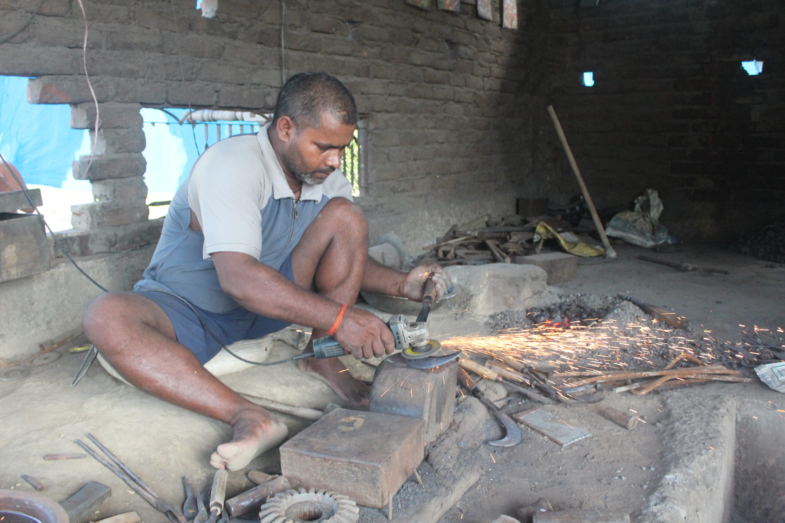 पुरानो आरनमा नयाँ चमक : शिवलाल लोहारको फलाम यात्रा