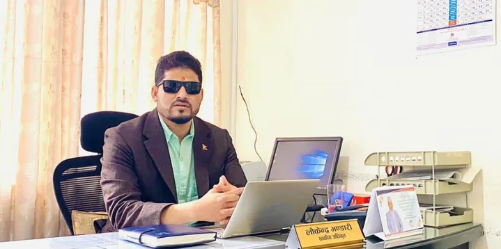 डान्स बारमा युवती उचाल्ने मन्त्रीका स्वकीय सचिव पदमुक्त