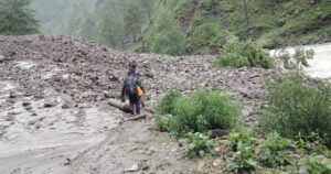 गमगढी–बालै–पिना सडक अवरुद्ध, हिँड्नसमेत समस्या