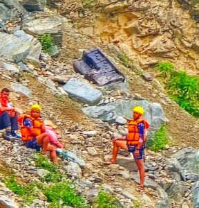 रामेछापमा स्कारपियो दुर्घटना, श्रीमतीको मृत्यु, श्रीमान् गम्भीर घाइते