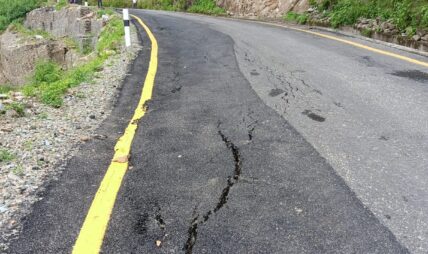 तिल्पुङ–धोबी सडक निर्माण नसकिँदै भत्कियो, कमसल काम गरेर भुक्तानी लिइयो