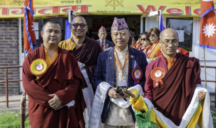 डायमन्ड बुद्धिस्ट सेन्टर यूकेको च्यारिटी डिनरमा सांगीतिक रमझम