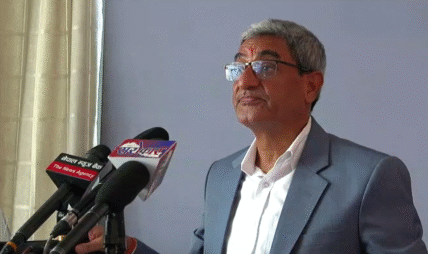 दोहोरो नागरिकताको अनुमति छैन, संविधान संशोधनबिनै सम्भव छैन : गृहमन्त्री लेखक