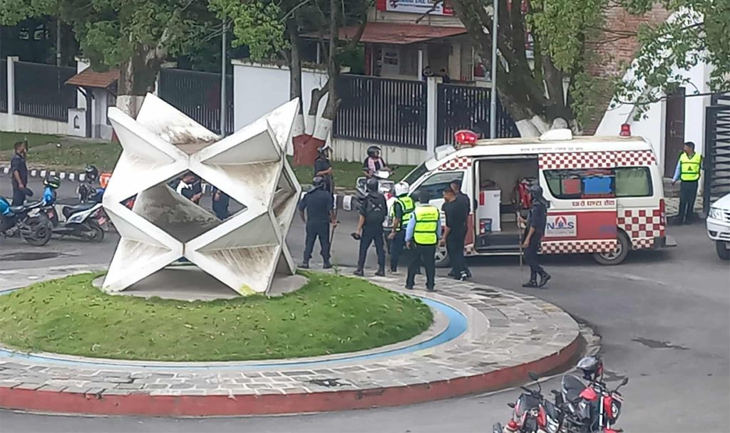 कार्यालयमा बसेर काम गर्ने वातावरण बनाइदिन त्रिविको माग कार्यालयमा बसेर काम गर्ने वातावरण बनाइदिन त्रिविको माग