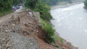 काठमाडौं-मन्थली सडक अवरुद्ध