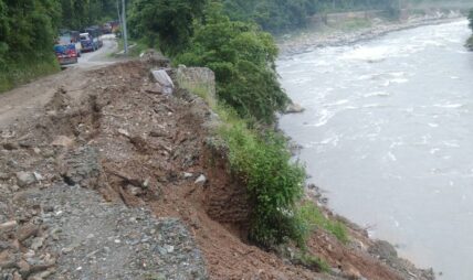 काठमाडौं-मन्थली सडक अवरुद्ध