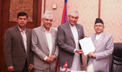 मंगलबार प्रतिनिधिसभाको रोष्ट्रमबाट राजीनामाको घोषणा गरेका खतिवडाले सभामुखलाई बुझाए राजीनामा पत्र