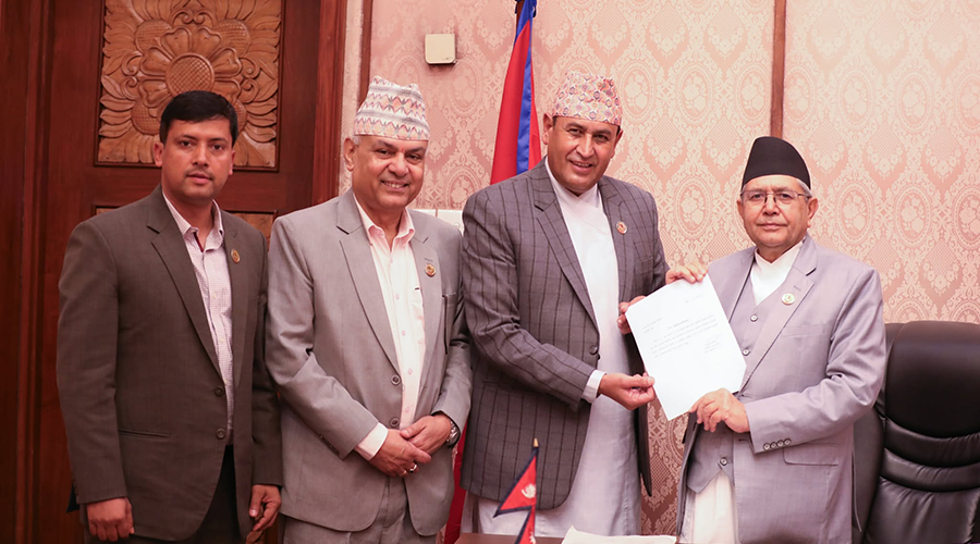 मंगलबार प्रतिनिधिसभाको रोष्ट्रमबाट राजीनामाको घोषणा गरेका खतिवडाले सभामुखलाई बुझाए राजीनामा पत्र