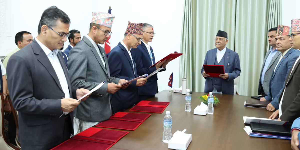 चार स्वास्थ्य विज्ञान प्रतिष्ठानका उपकुलपतिले लिए शपथ