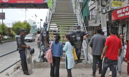 खुकुलो बन्दै कर्फ्यु, सडकमा बढ्यो चहलपहल