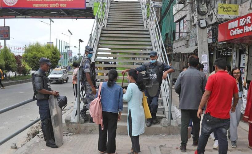 खुकुलो बन्दै कर्फ्यु, सडकमा बढ्यो चहलपहल