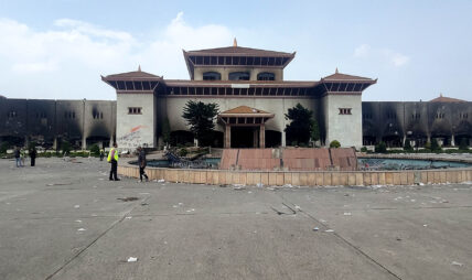 आन्दोलनकारीको पहिलो निशानामा परेको संसद्ः क्षतिको मूल्याङ्कन र सेवा सञ्चालनसँगसँगै